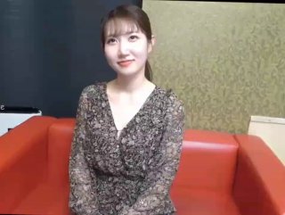 颜值不错骚气大奶妹子晚上约炮车震 后座口交掰开逼逼自慰再插入呻吟娇喘 很是诱惑喜欢不要错过